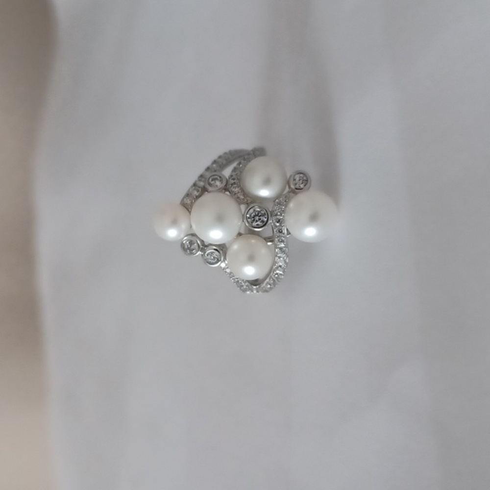 Sterling Silver and Pearl Cluster Ring size 7